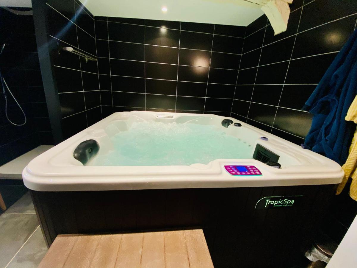 Escapade Romantique - Jacuzzi Et Parking Prive - 002 Apartment Rouen Exterior photo