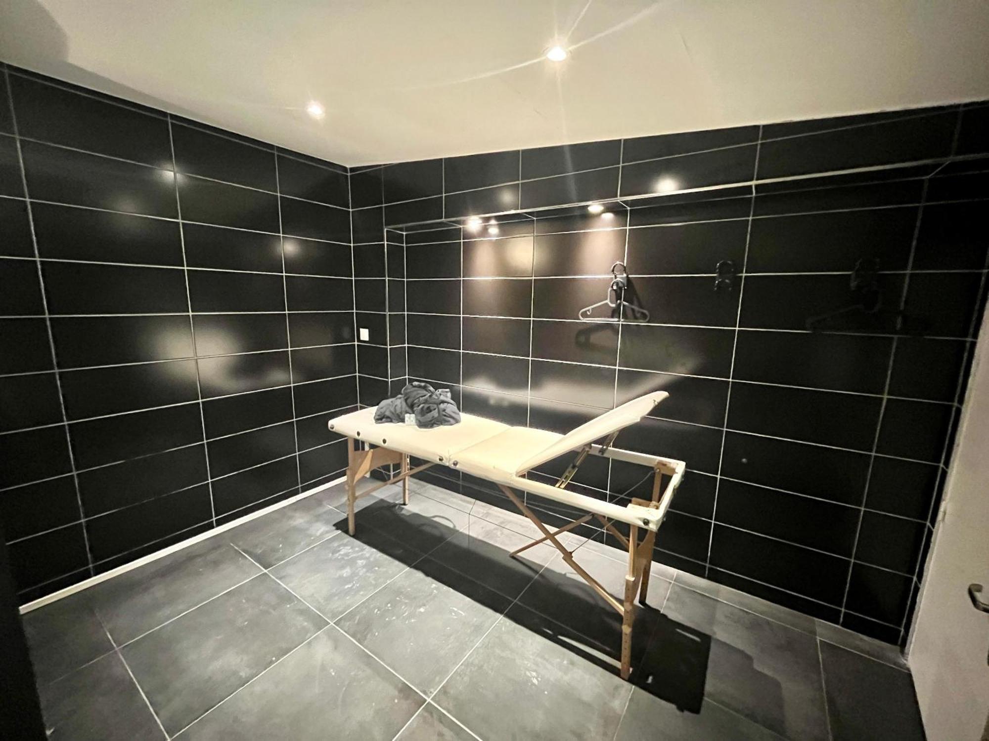 Escapade Romantique - Jacuzzi Et Parking Prive - 002 Apartment Rouen Exterior photo